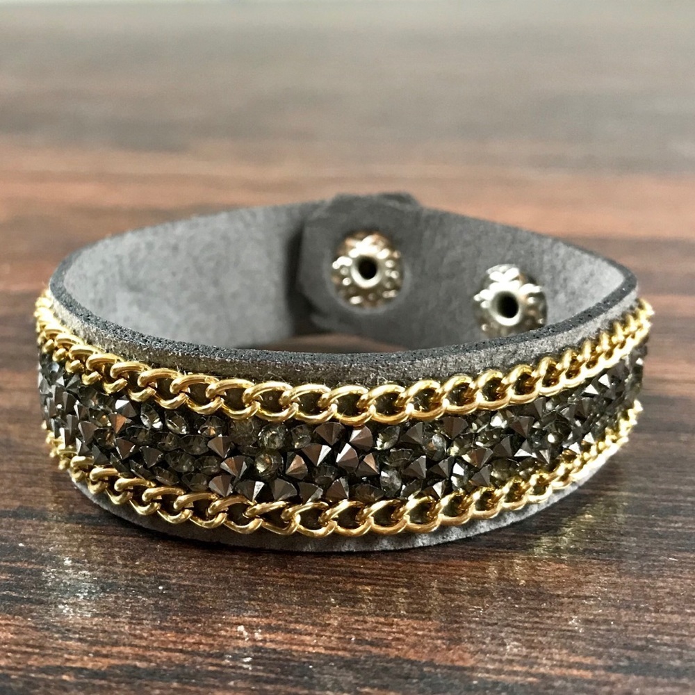 Crystal and chain adjustable bracelet